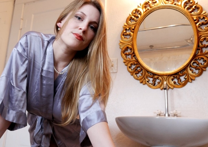 Aunties_Bathtime_Handjob